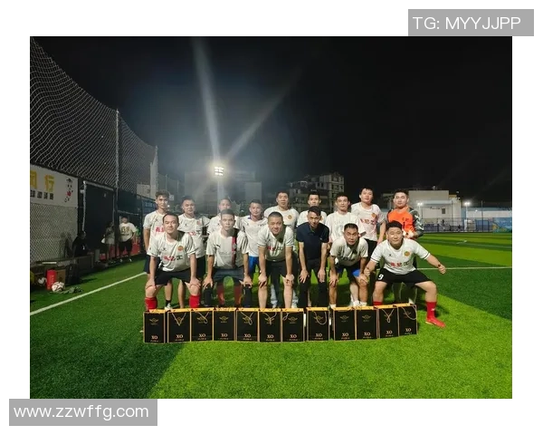 足球球星定制杯子展现个人风格与运动魅力，成为粉丝收藏新宠